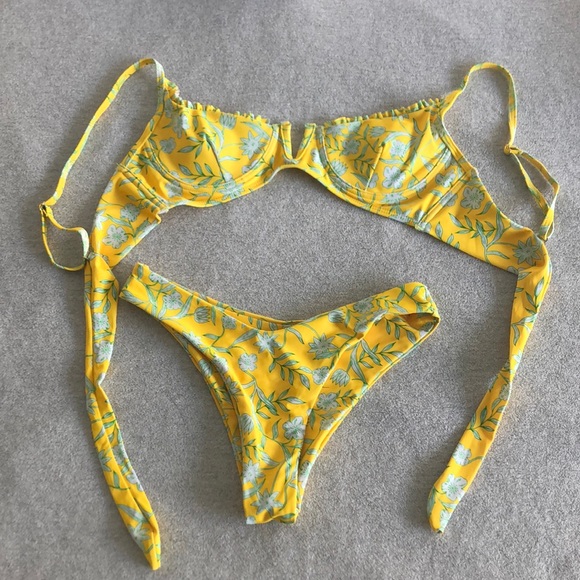 Yellow floral bikini - Picture 1 of 2